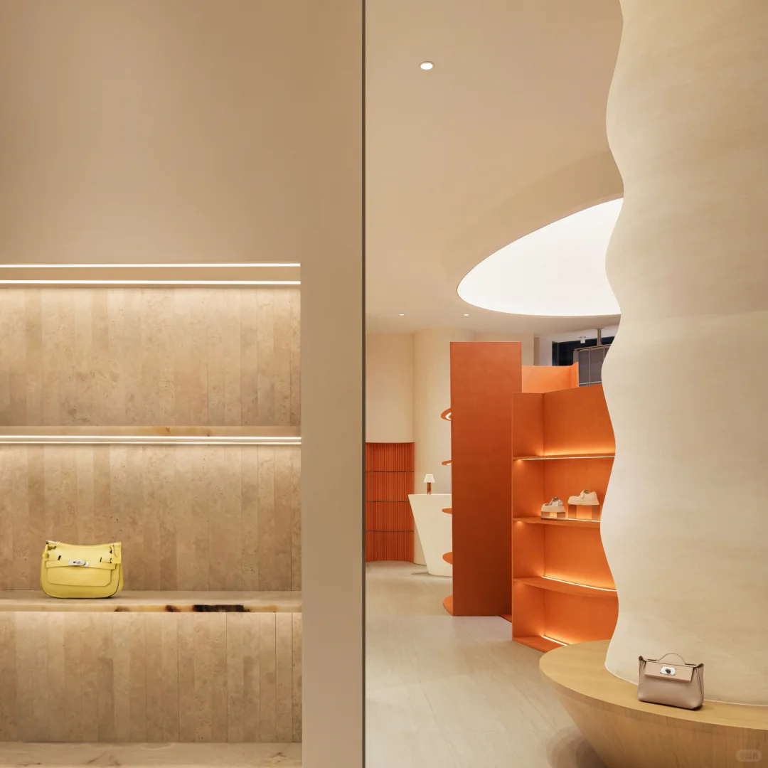 我们在南京德基落地作品：苏茵茵华南首店