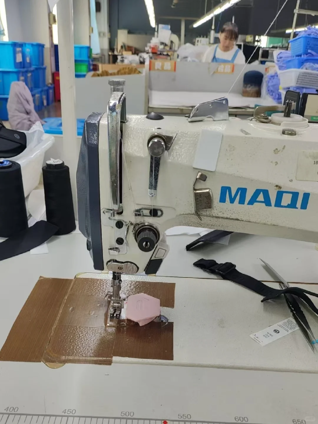 帮妈妈和一群大型帽子厂退休阿姨接缝纫单