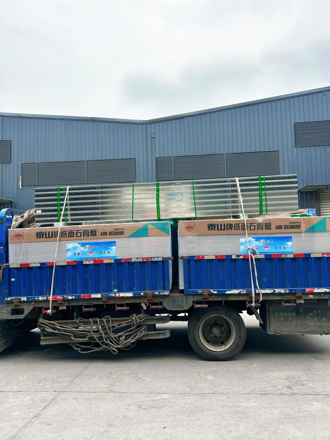 ?杭州 | 万品建材出库泰山石膏板