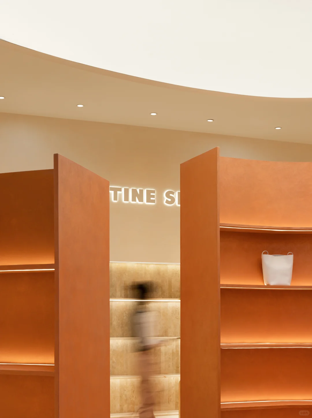 我们在南京德基落地作品：苏茵茵华南首店