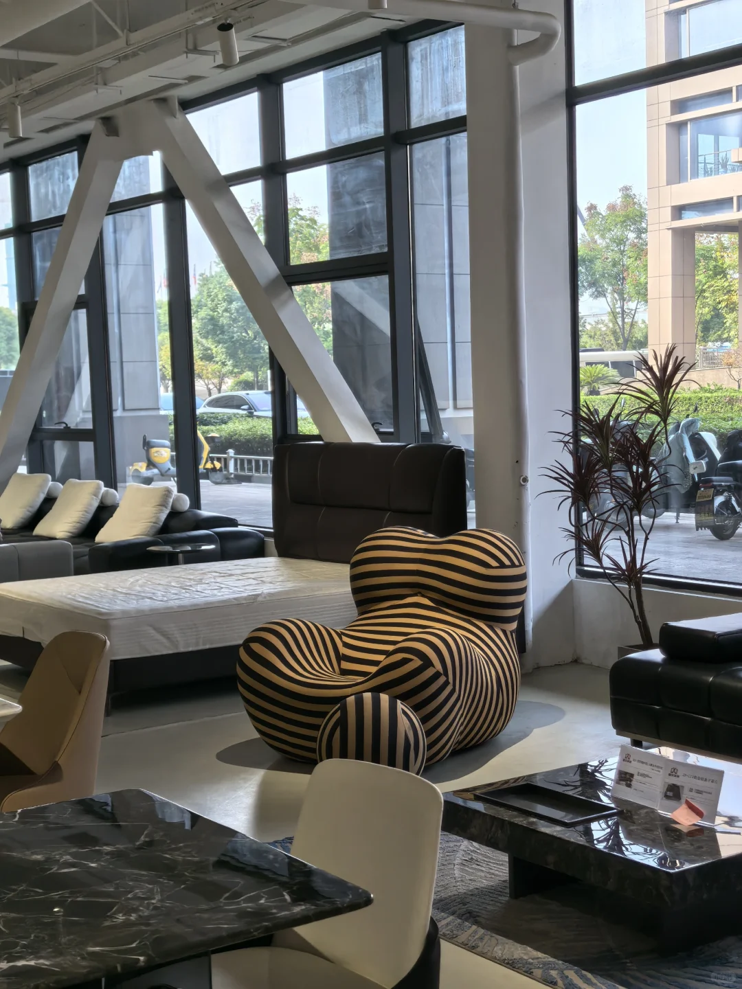 探秘家居控的天堂!工厂价买大牌，怒省5W+!