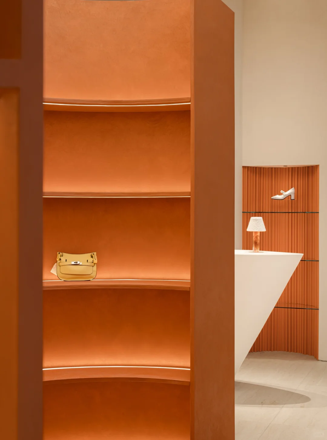 我们在南京德基落地作品：苏茵茵华南首店