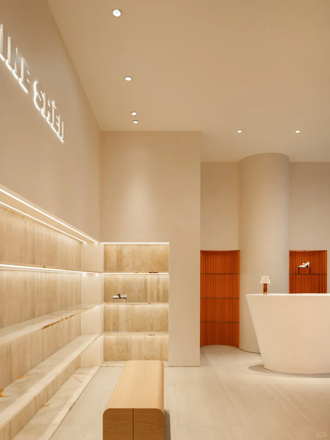 我们在南京德基落地作品：苏茵茵华南首店