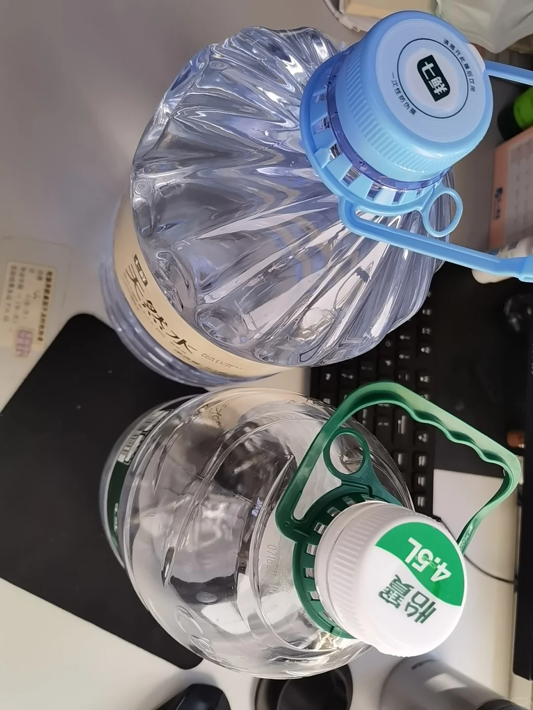 七鲜这个天然水 瓶盖大的逆天