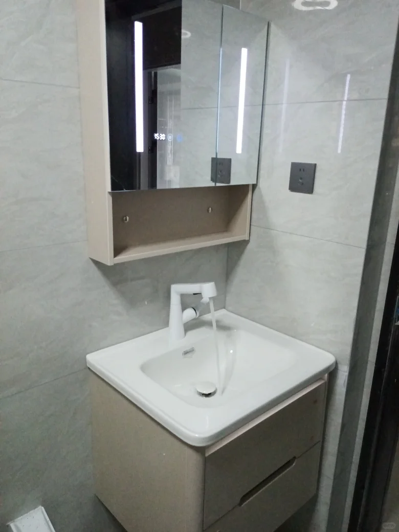 ✨智能浴室柜，省心又省力！