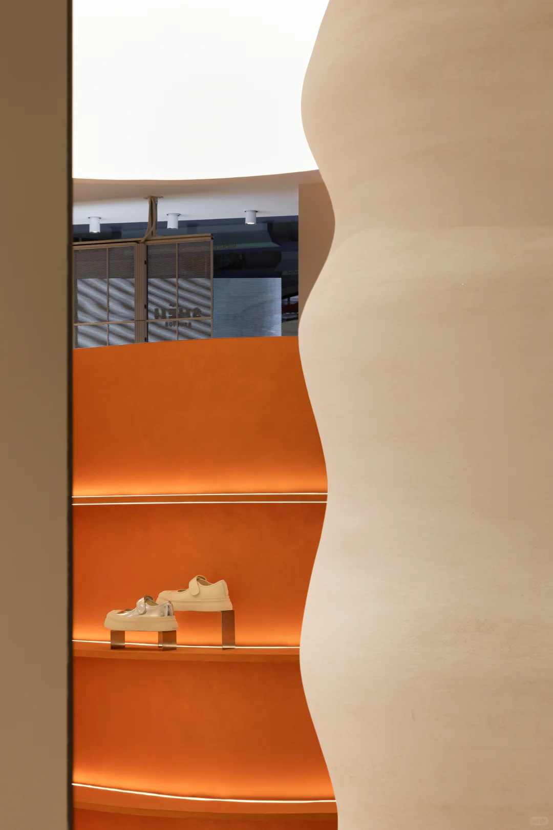 我们在南京德基落地作品：苏茵茵华南首店