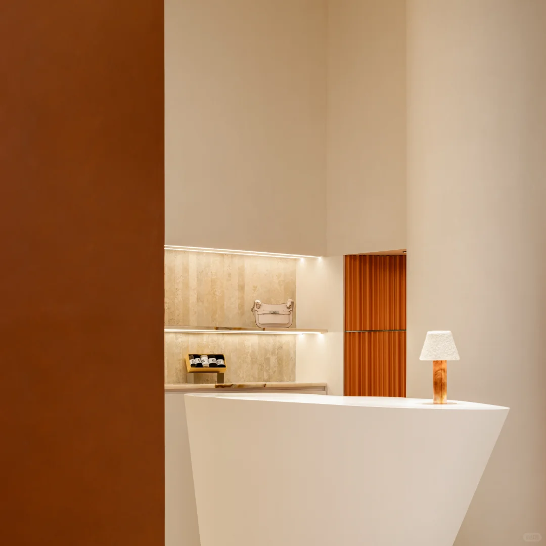 我们在南京德基落地作品：苏茵茵华南首店