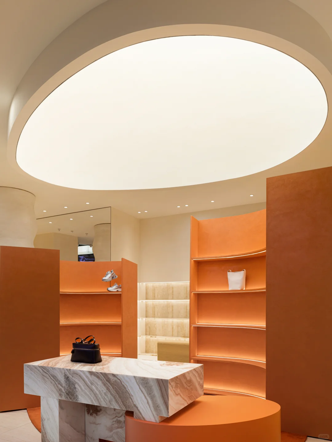 我们在南京德基落地作品：苏茵茵华南首店