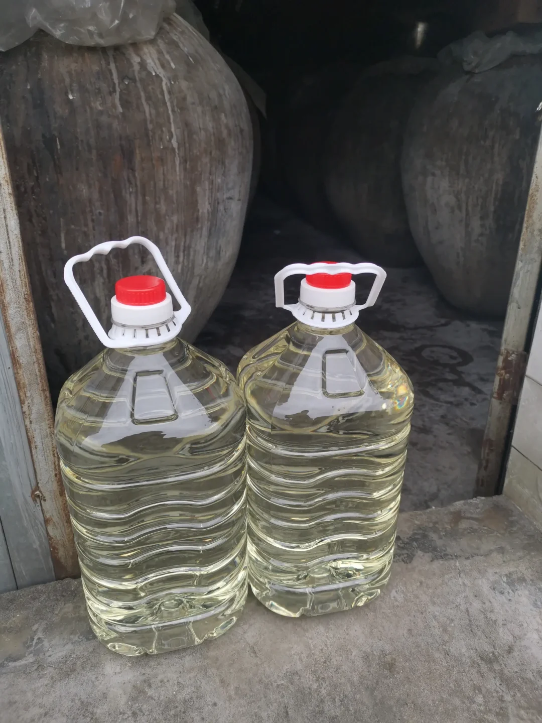 窖藏了六年多的57度粮食酒。