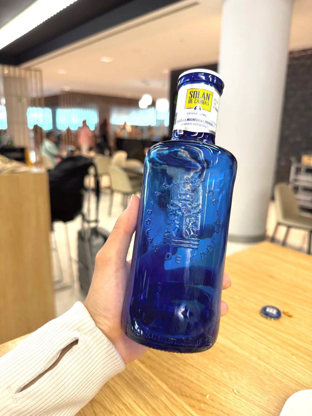 ?? 西班牙這瓶水根本捨不得丟啊?