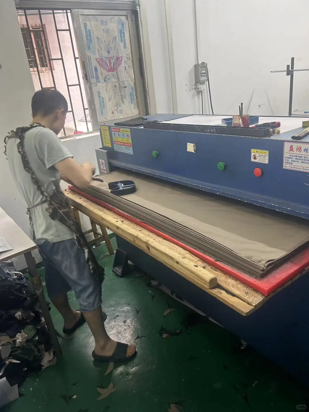 东莞石排帽子工厂，寻求外贸公司合作！！！