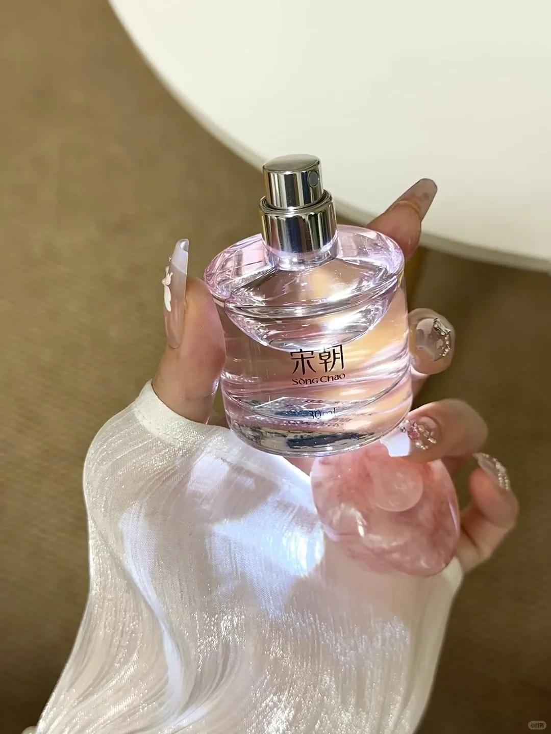 感觉是许妍身上的味道…好权威！！