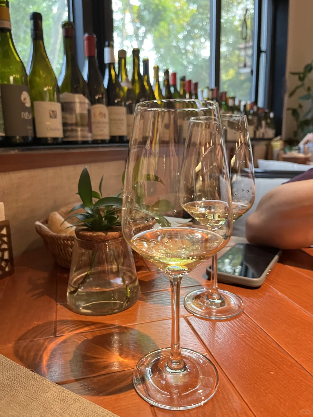 95后卖葡萄酒创业的一天?