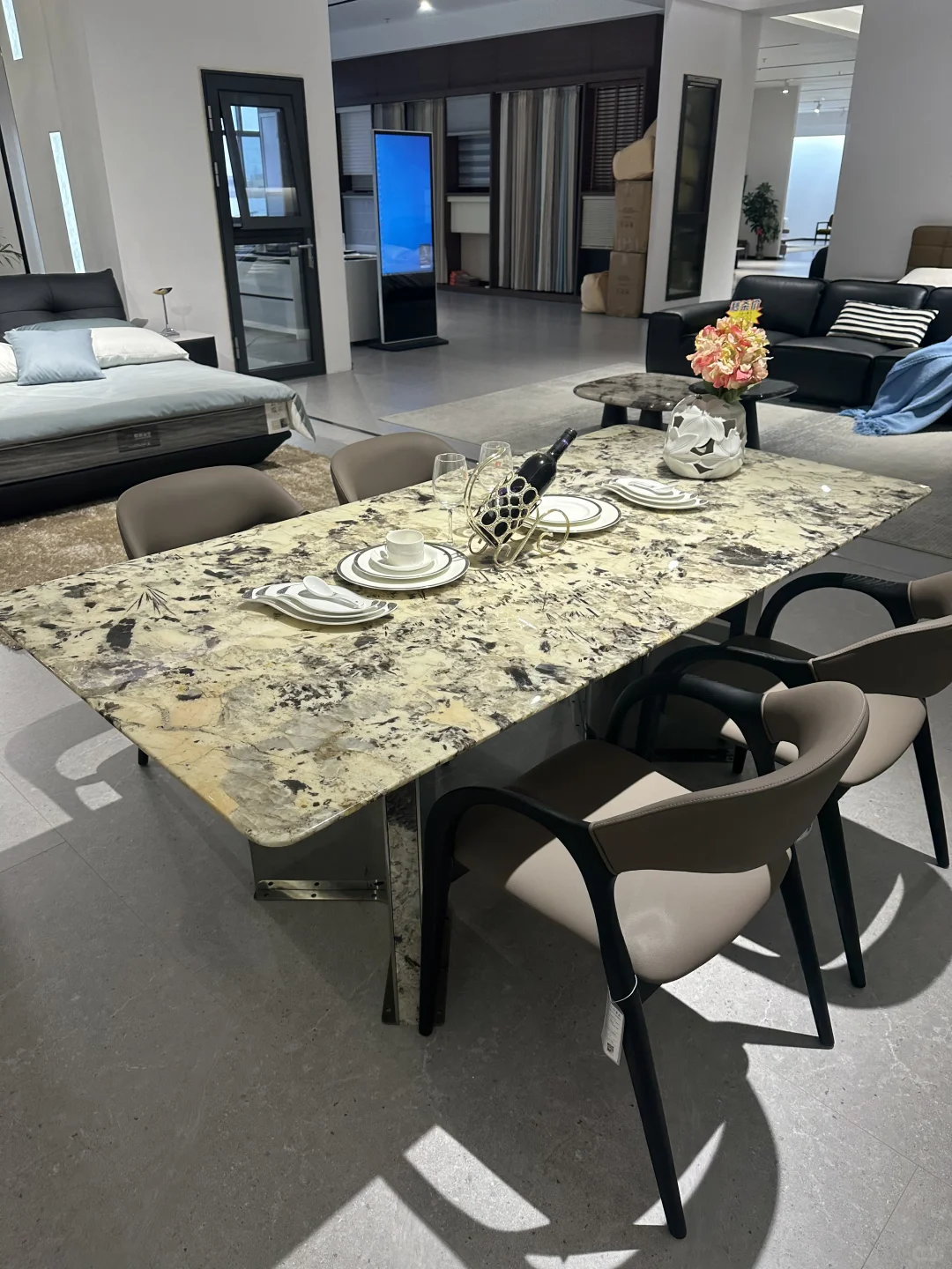 上海家具工厂?双11逛青浦10000平家具厂家