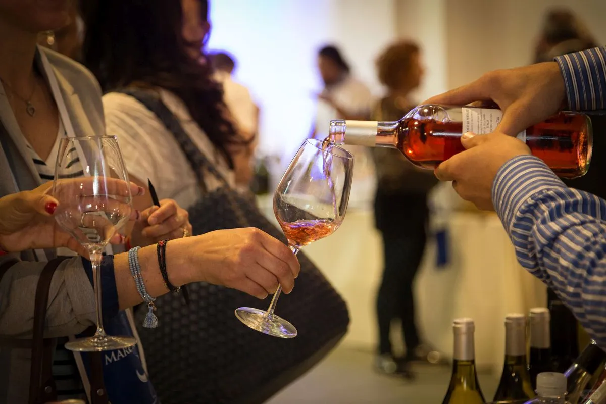 葡萄酒市场压力大，选择主业还是副业呢？