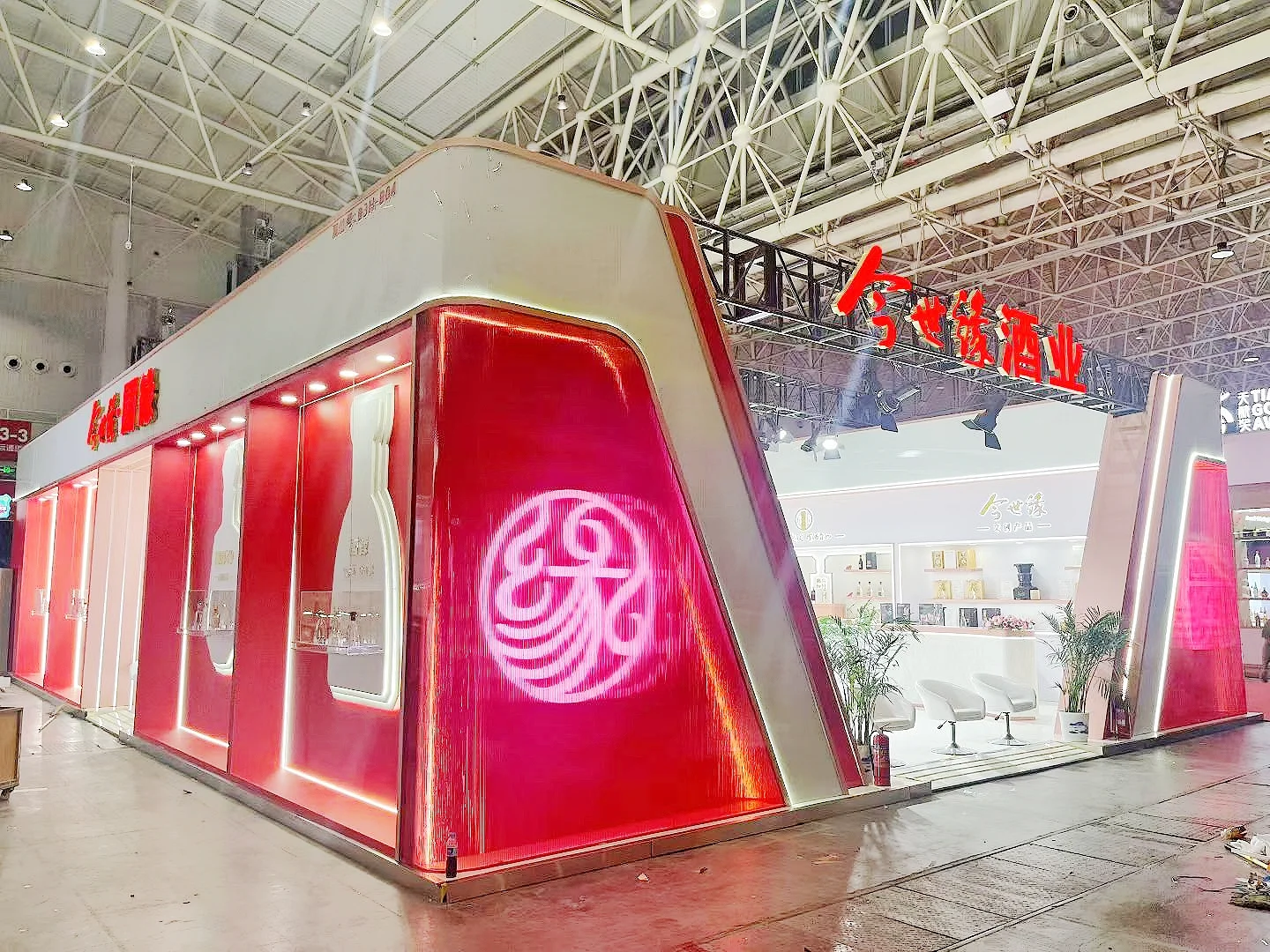 谁懂啊！酒业展遇到神仙展台