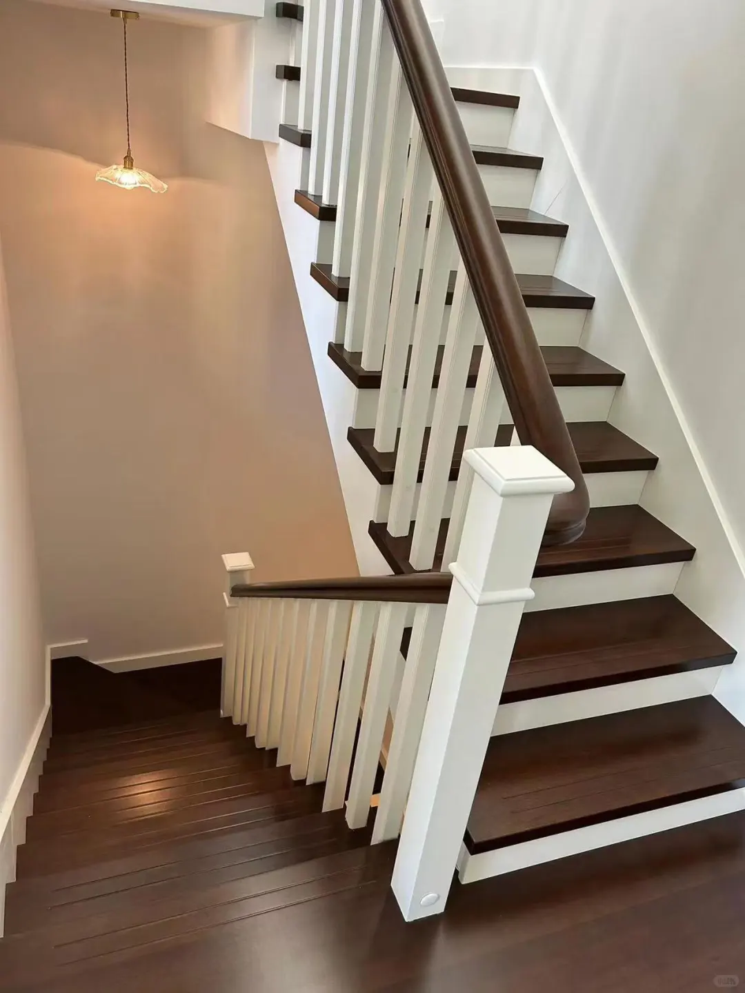 ?长沙原木楼梯扶手定制 源头工厂抄底价