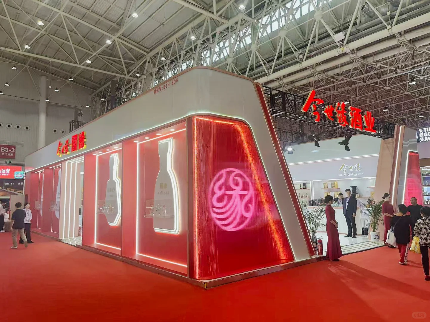 谁懂啊！酒业展遇到神仙展台