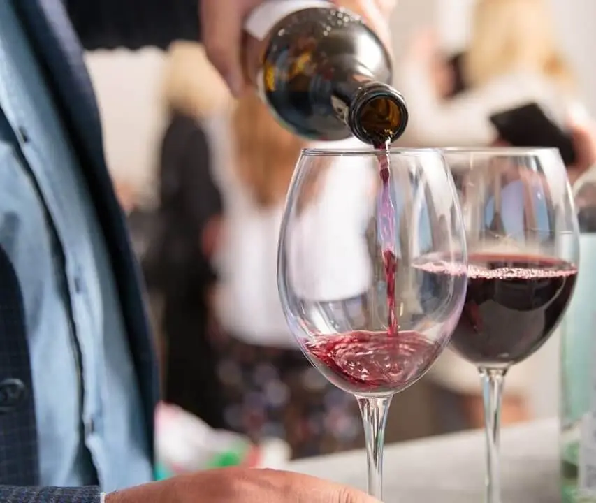 葡萄酒市场压力大，选择主业还是副业呢？