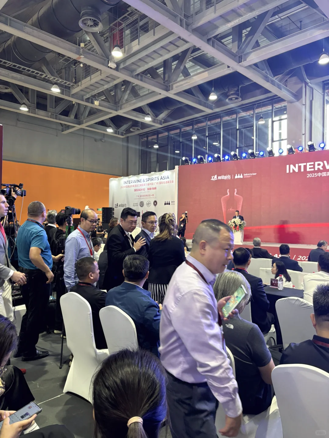 开展第一天被震撼到！? 白酒红酒同狂喜