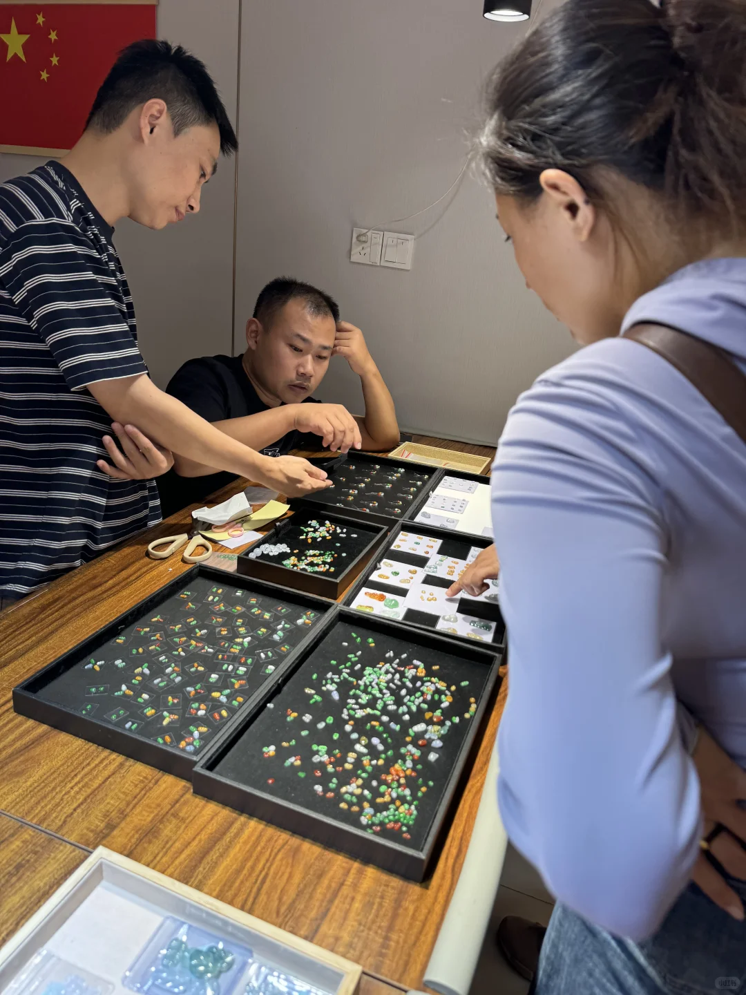 来到这，感觉人民币都贬值了