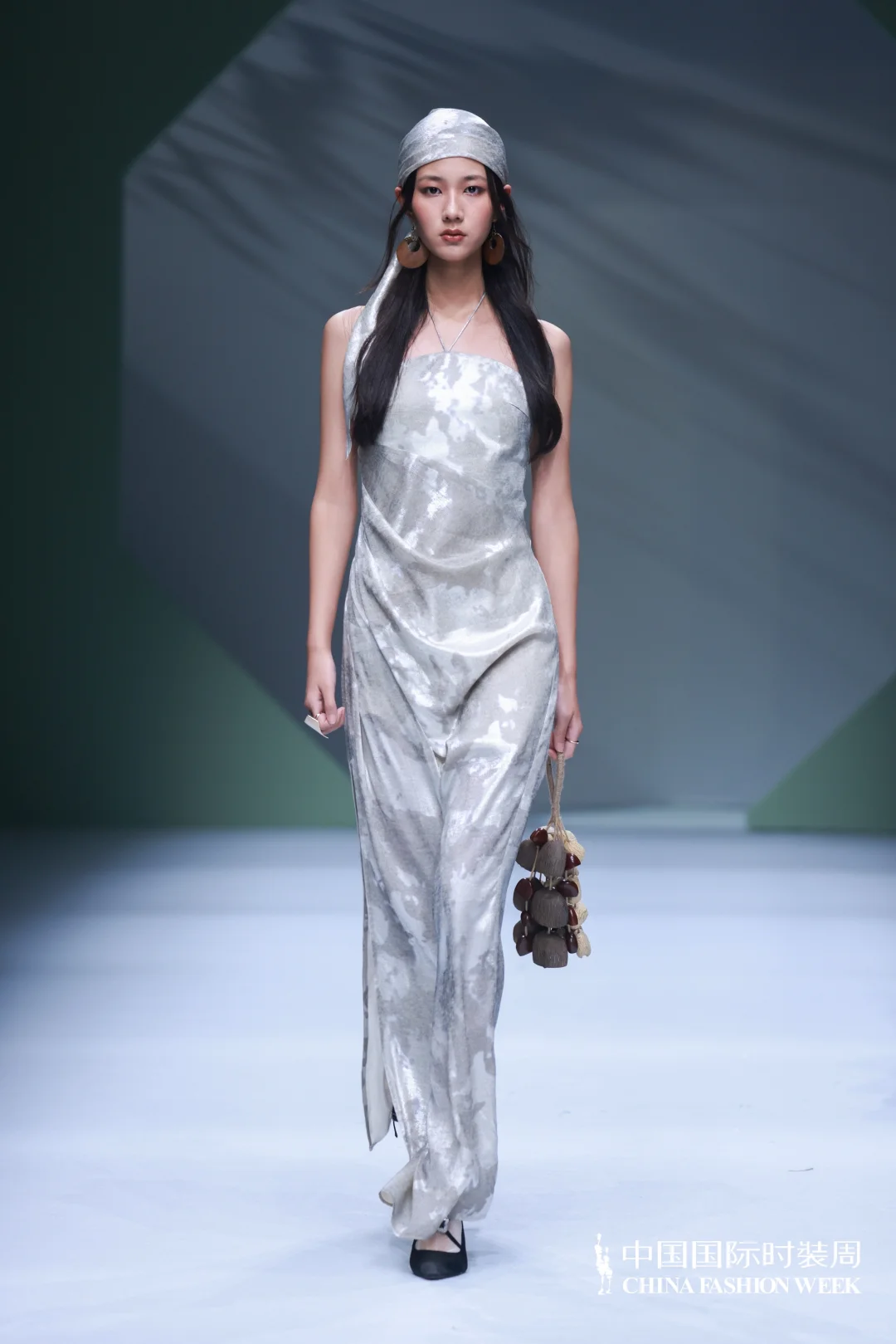 26春夏趋势|当静奢极简风遇上流苏语言