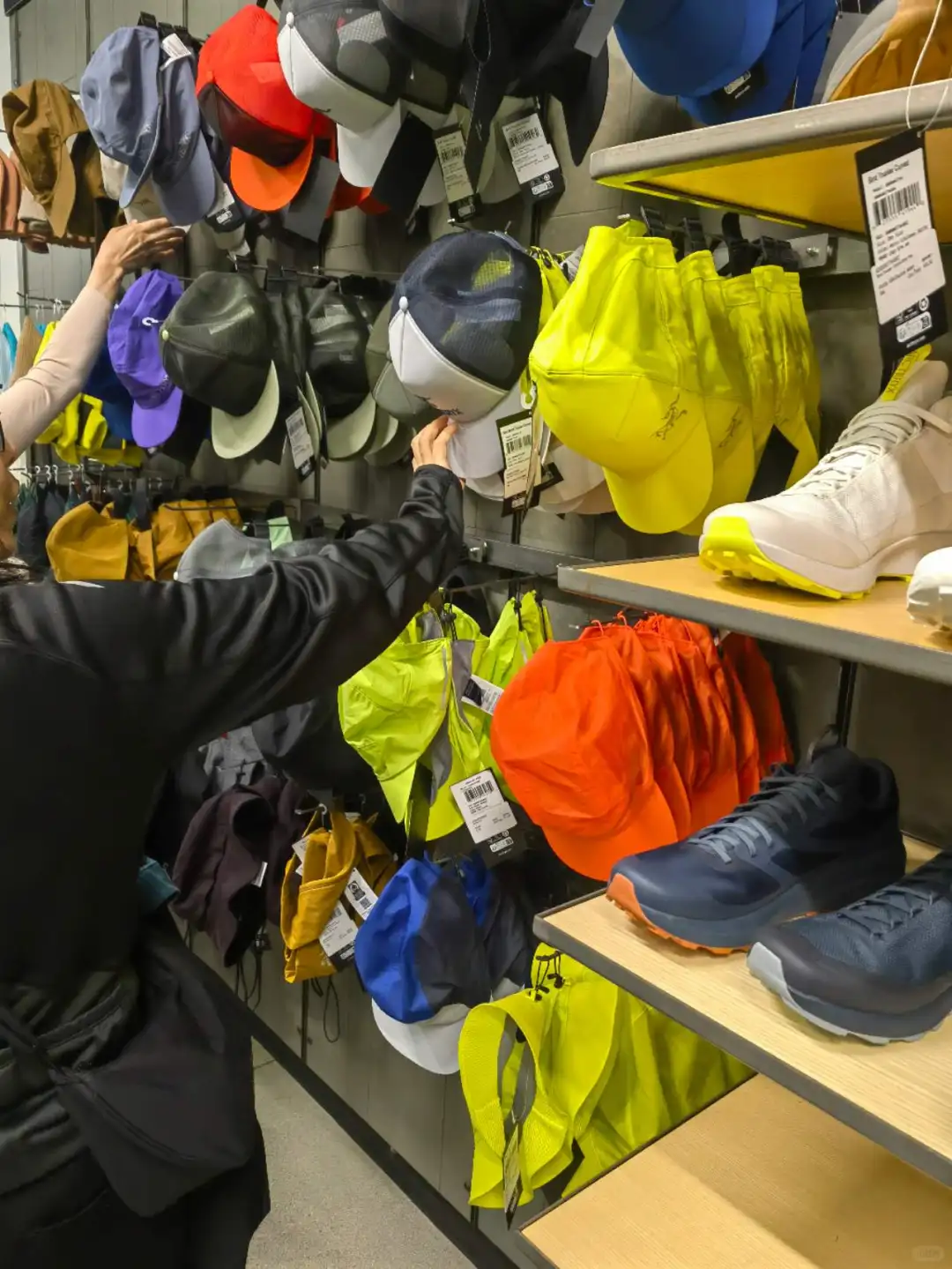 心心念念的始祖鸟工厂店，没毛线?