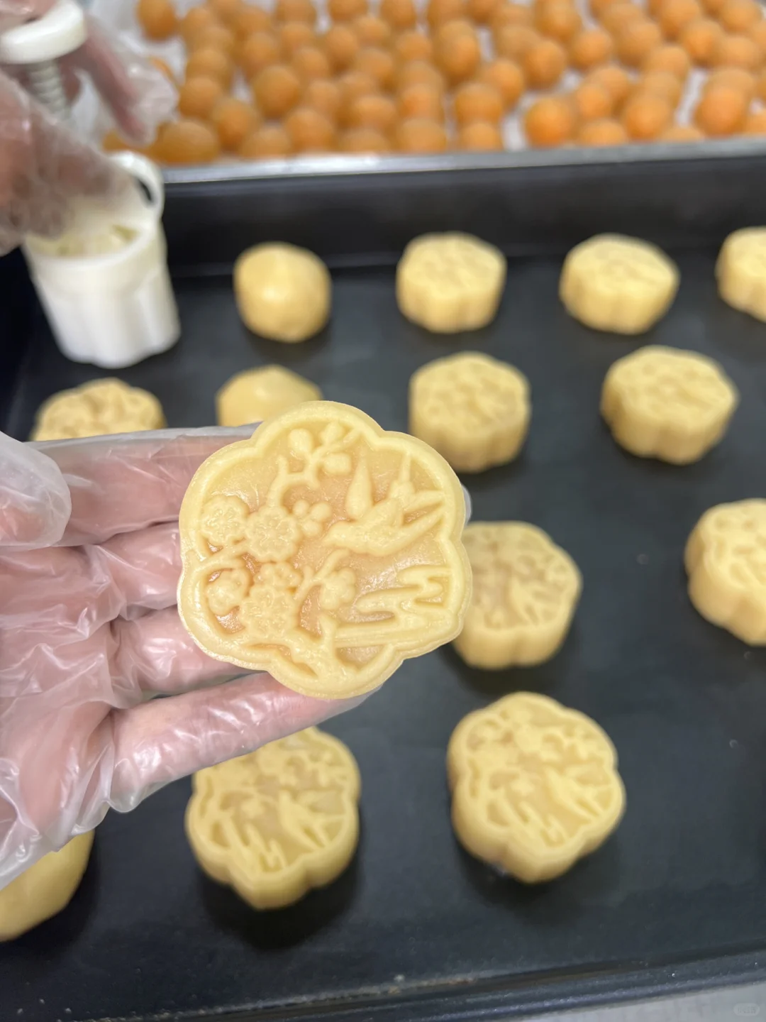 哇，终于找到这家酥皮月饼工厂啦?