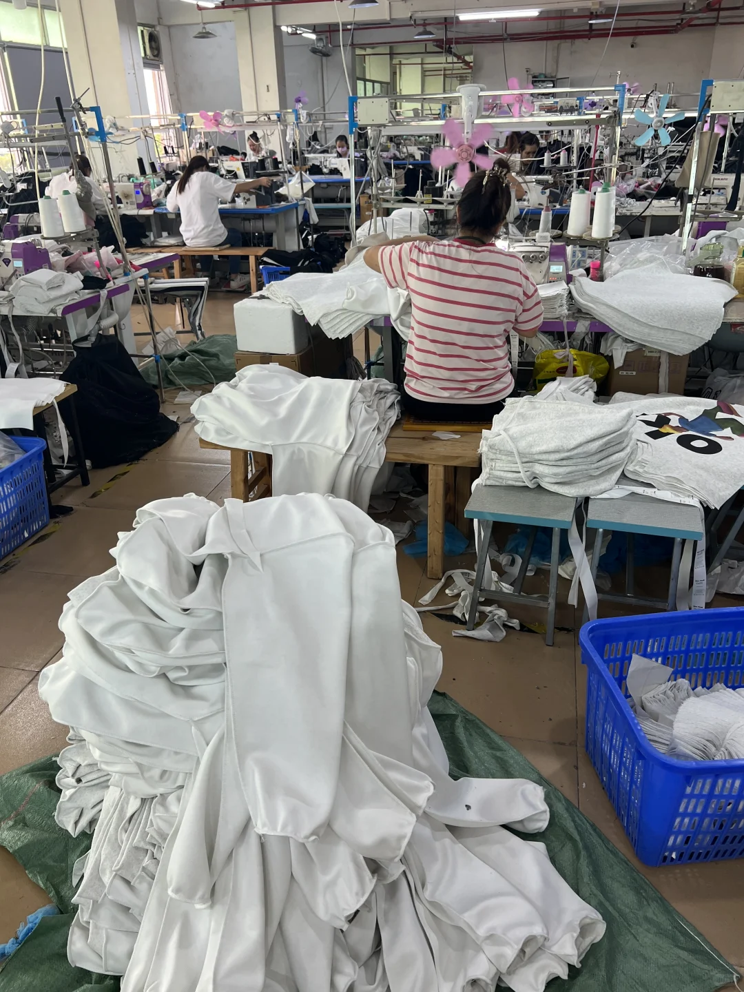 广州服装厂【接精品卫衣定制50件可做】