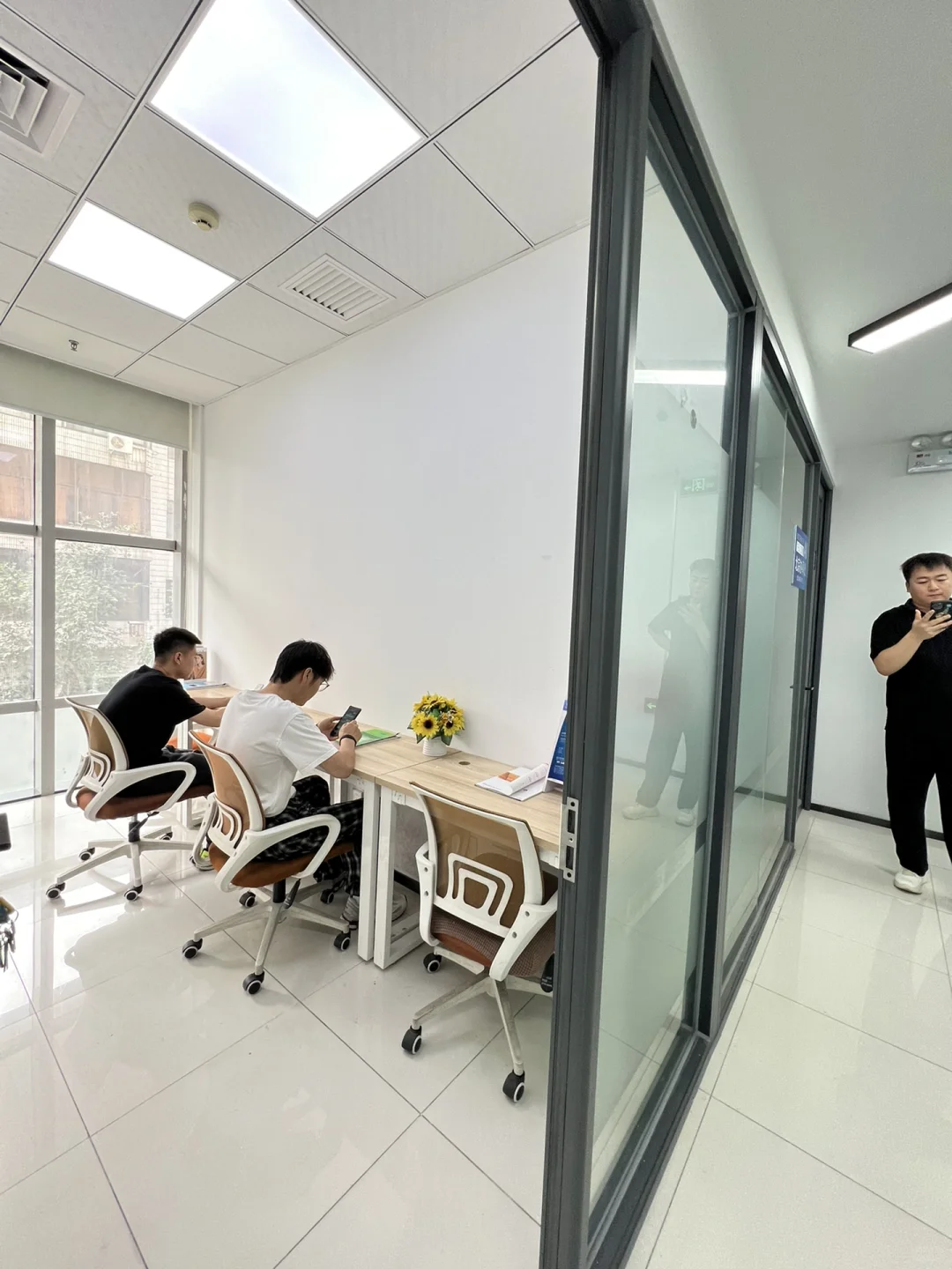 公司从二十五人规模发展到4人的规模?