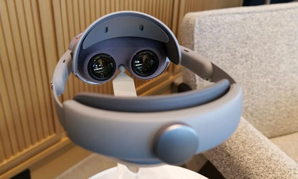 Galaxy XR 上手：半价打疼 Vision Pro ?