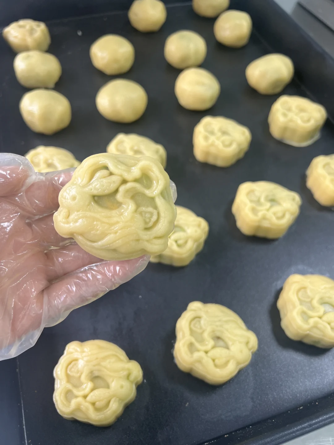 哇，终于找到这家酥皮月饼工厂啦?