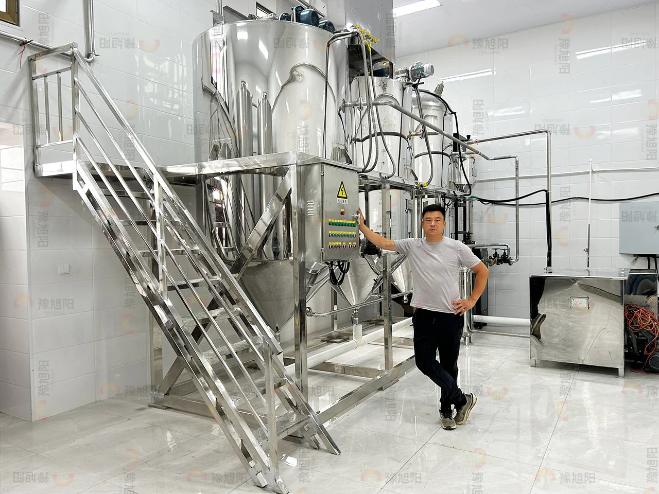 河南旭阳粮油：笨榨大豆榨油精炼设备生产线