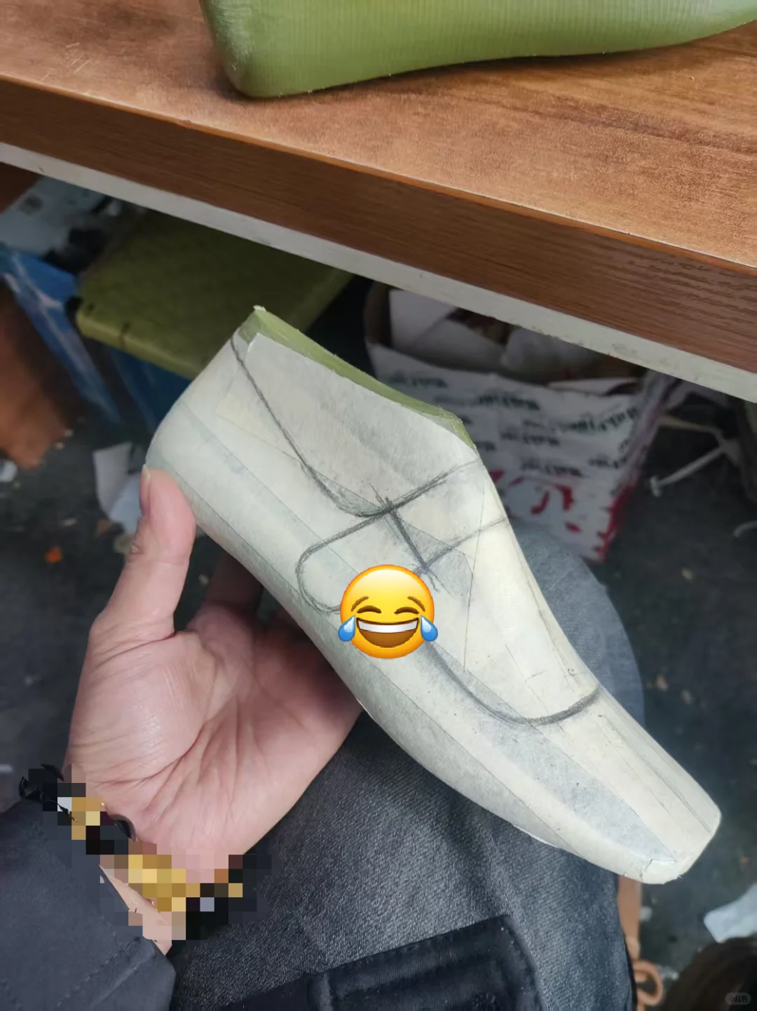 老爸让我到厂里来卖鞋子