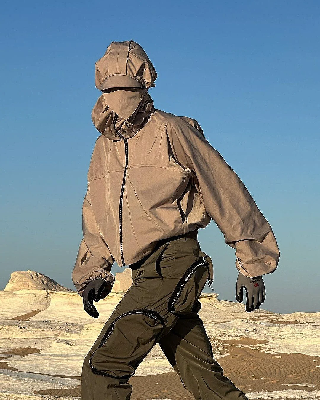 绿色机能风穿搭设计，把“硬核户外”穿成时尚～