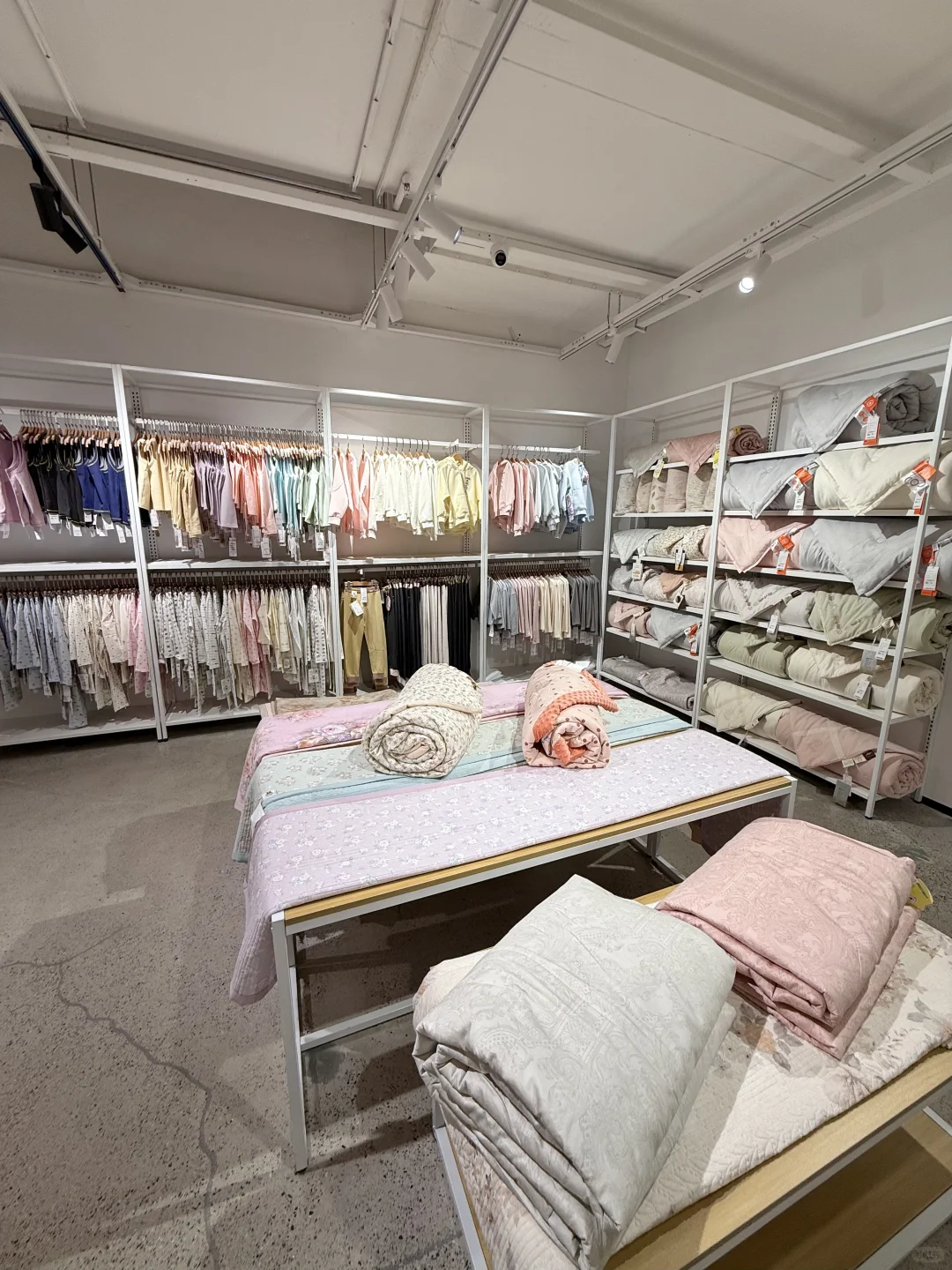 威海巨巨大的服装工厂店！?️好逛啦……