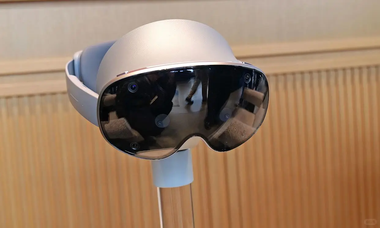 Galaxy XR 上手：半价打疼 Vision Pro ?