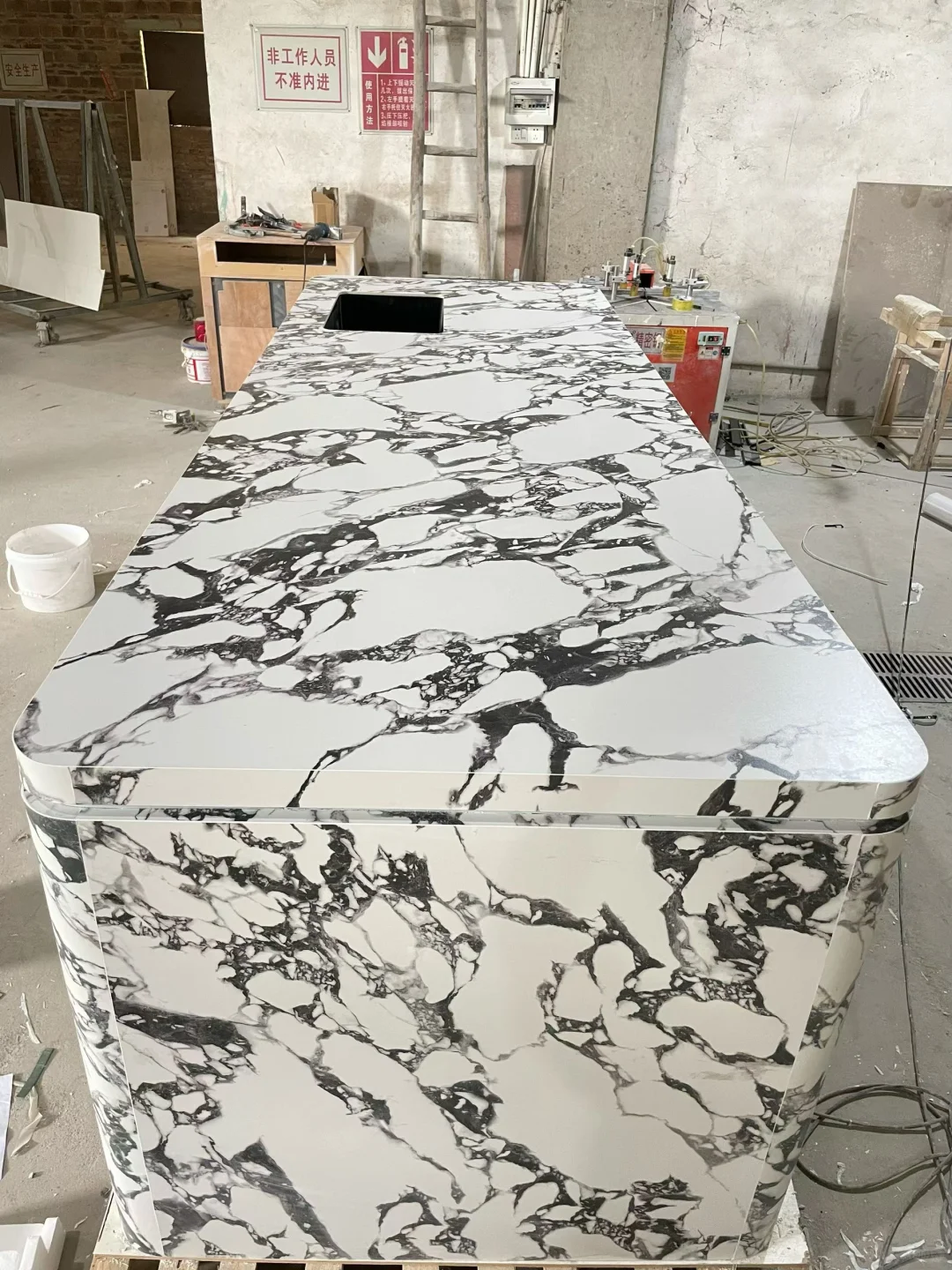 佛山热弯工厂天花板|20条智能窑炉+7天出货