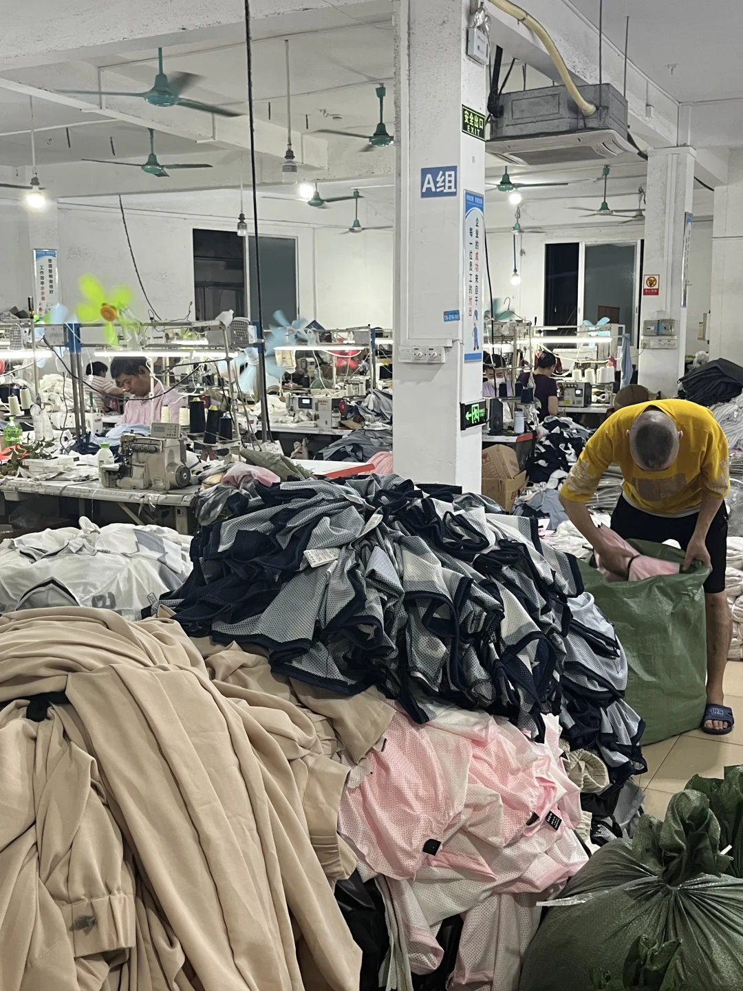 打一件服装样版 需要30天？ 谁受的鸟啊?