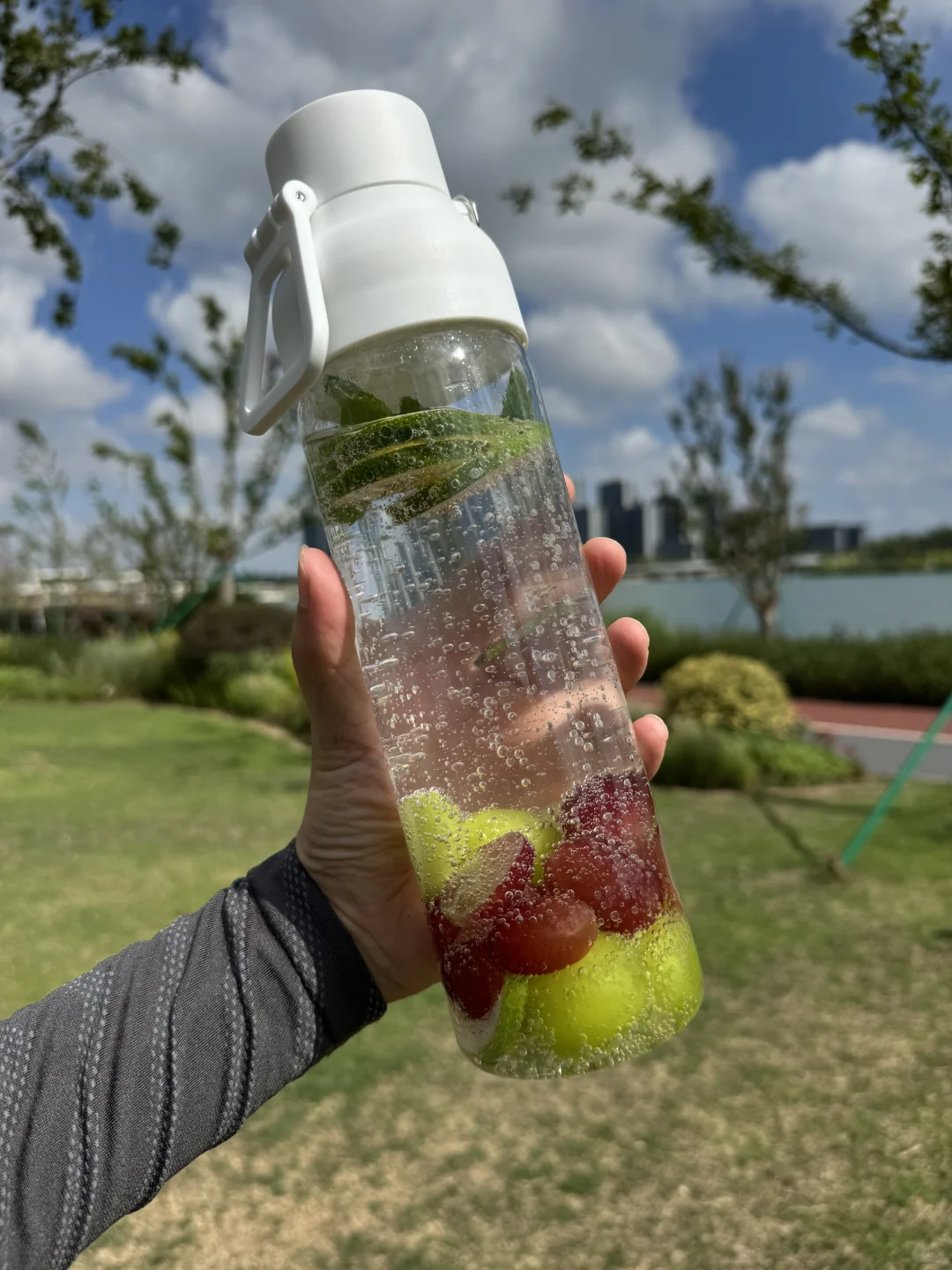 爽爽骑车? 爽爽喝