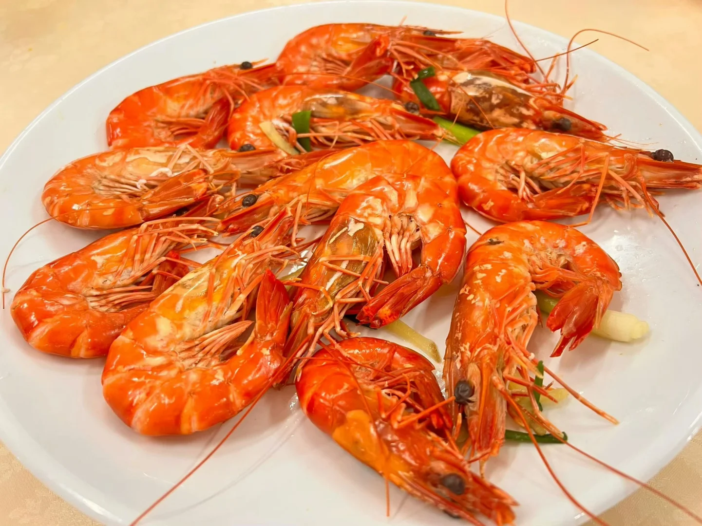 10月来北海旅游，吃海鲜就来市场买海鲜加工