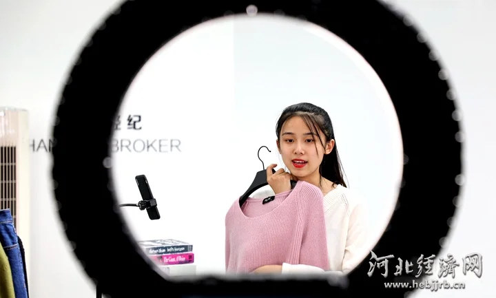 小屏幕链接大市场 新农人盘活土特产