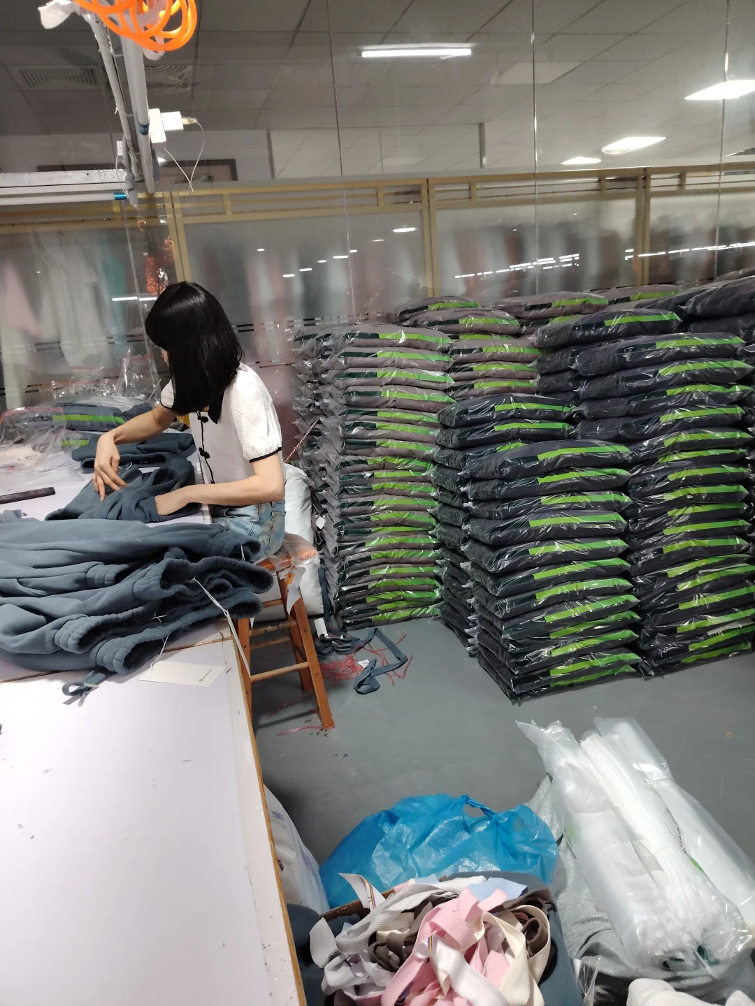 虎门 2000㎡卫衣工厂实拍!接定制单