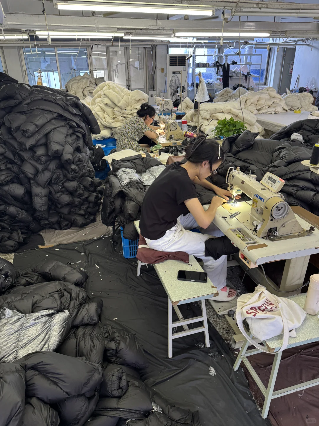 别再乱找了！靠谱羽绒服源头工厂在这