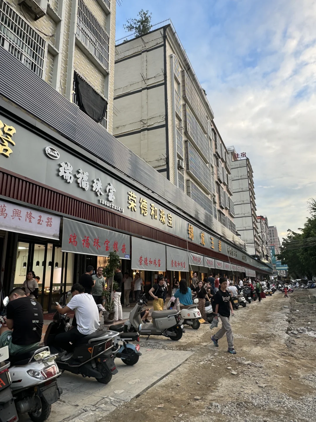 来到这，感觉人民币都贬值了