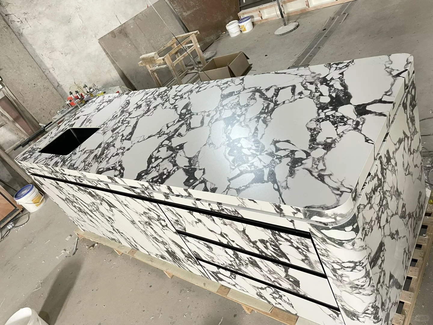 佛山热弯工厂天花板|20条智能窑炉+7天出货