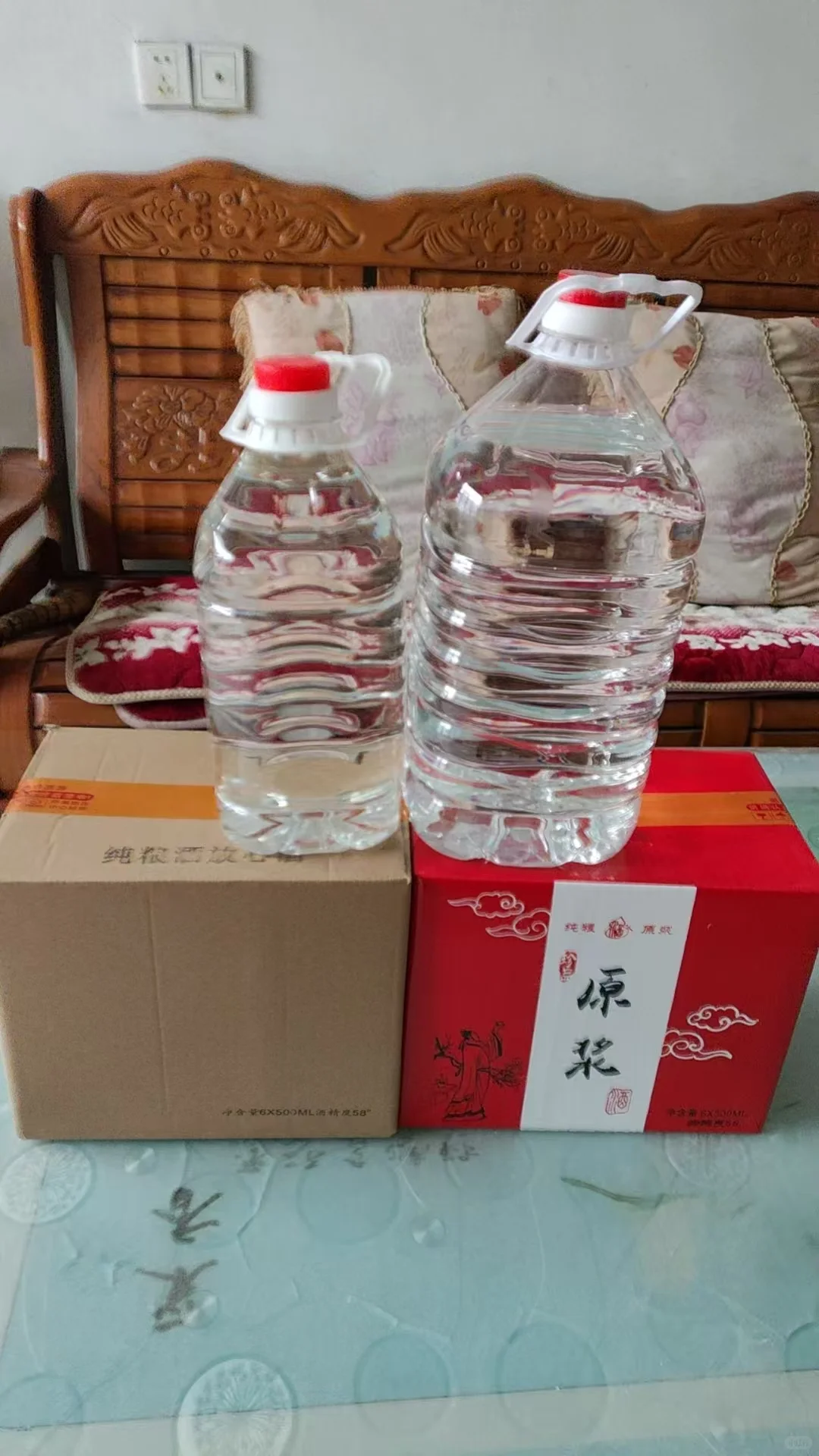 老家亲戚家酒坊古法酿造,酒精度53度。 58度。