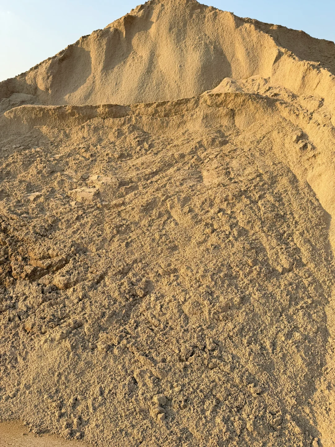 精选黄沙水泥等建筑材料,价格实惠