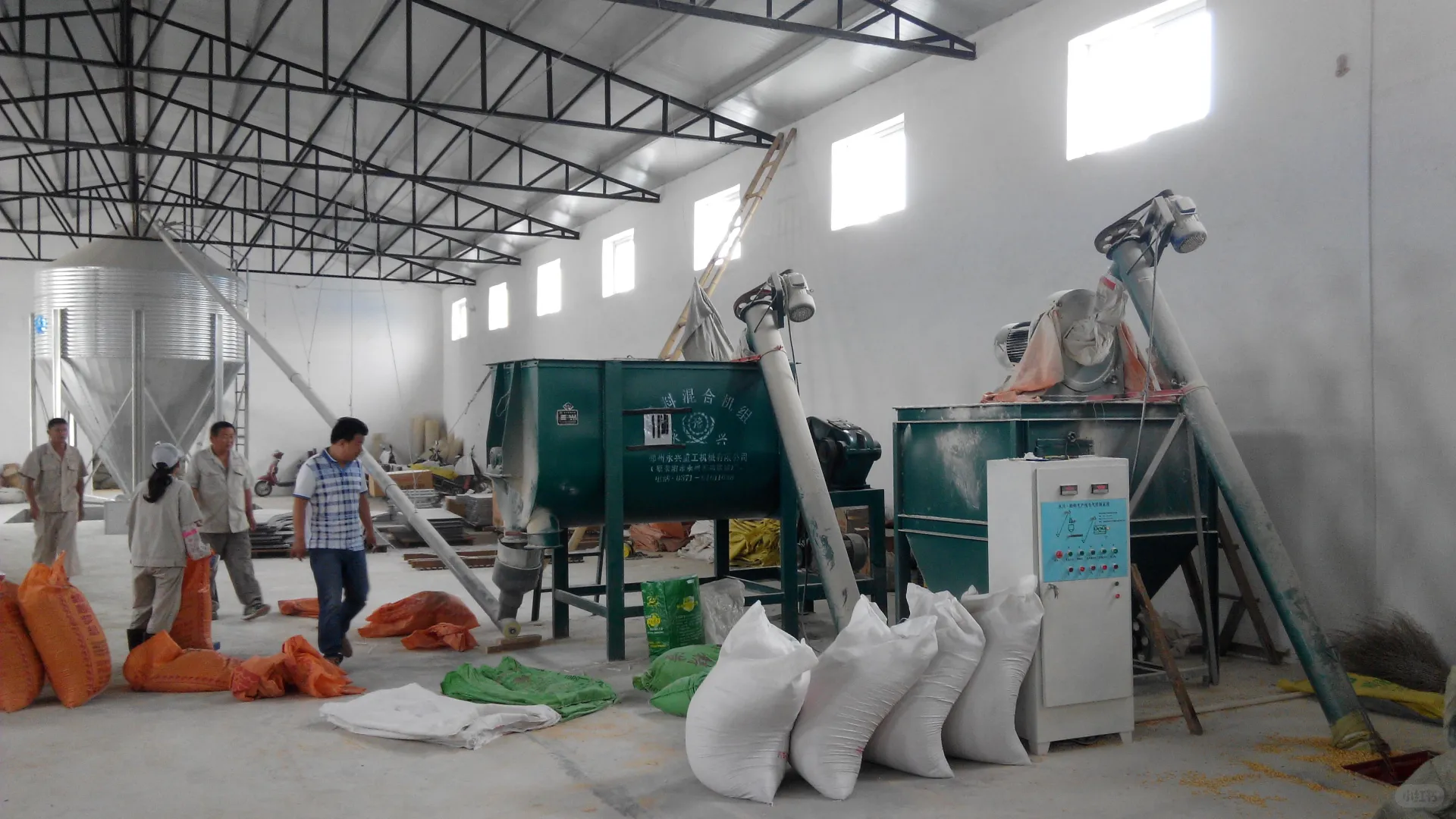 养鸭场饲料生产线