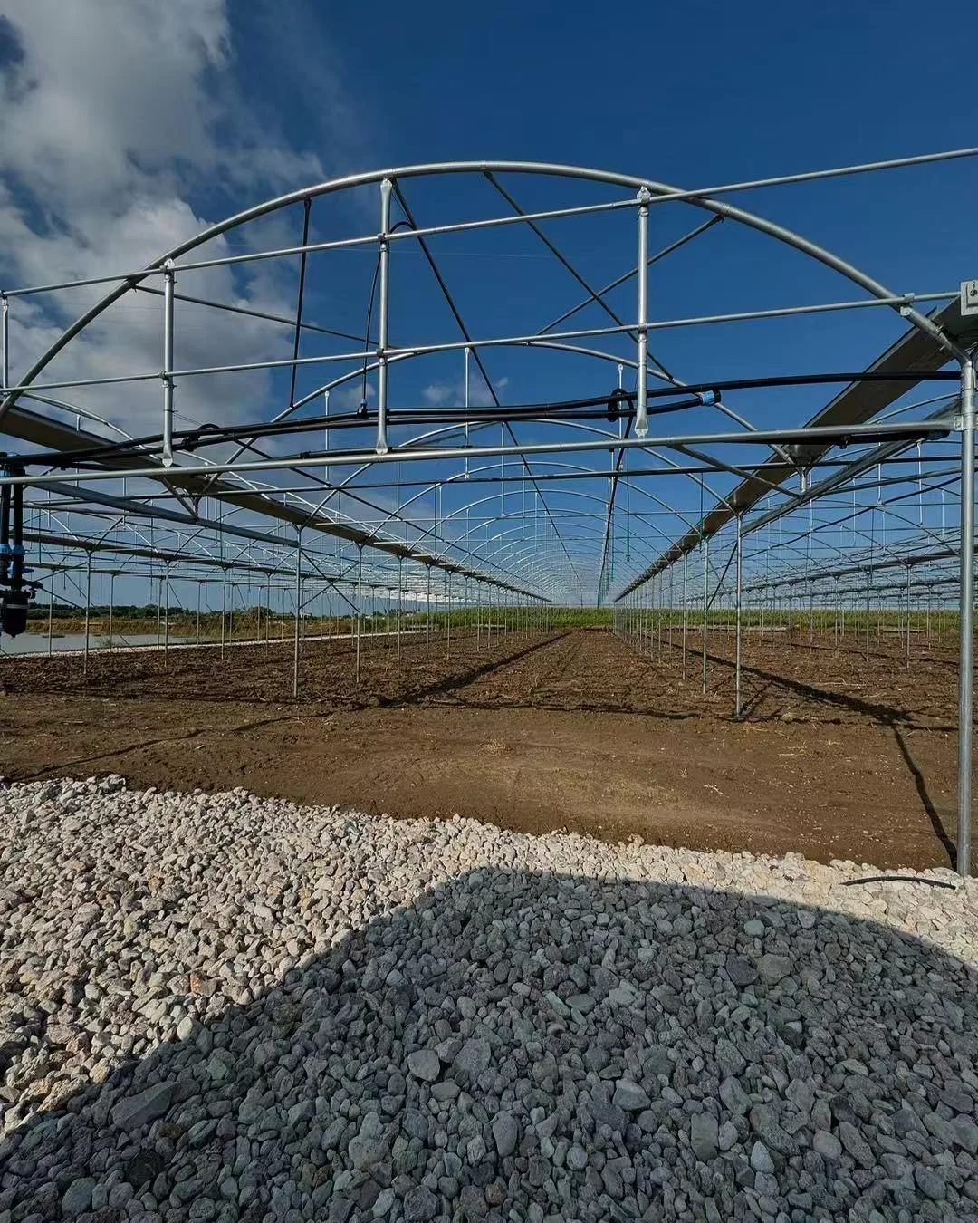 来个做玻璃温室工厂或者供应商